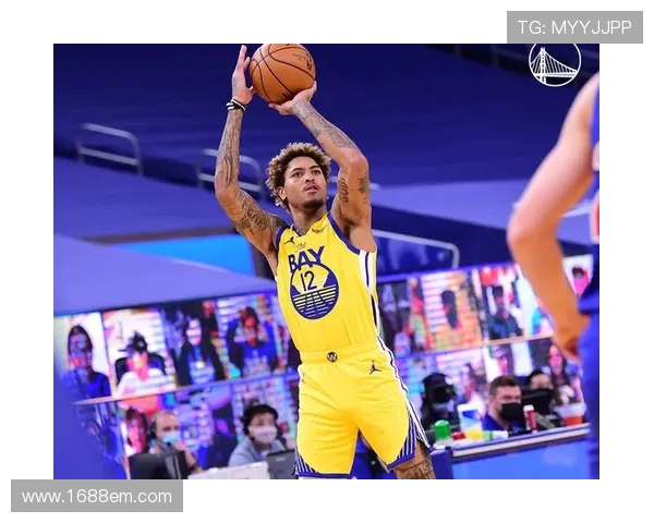 乌布雷半场表现惊艳8投6中三分球完美命中助球队领先 乌布雷半场表现惊艳8投6中三分球完美命中助球队领先